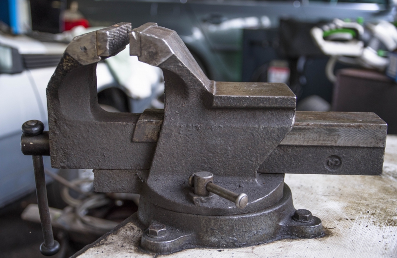 ferronnier-ROUBION-min_vise-5314060